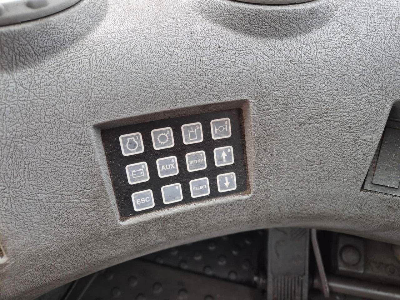 Kolesový nakladač Volvo L180 E: obrázok 30