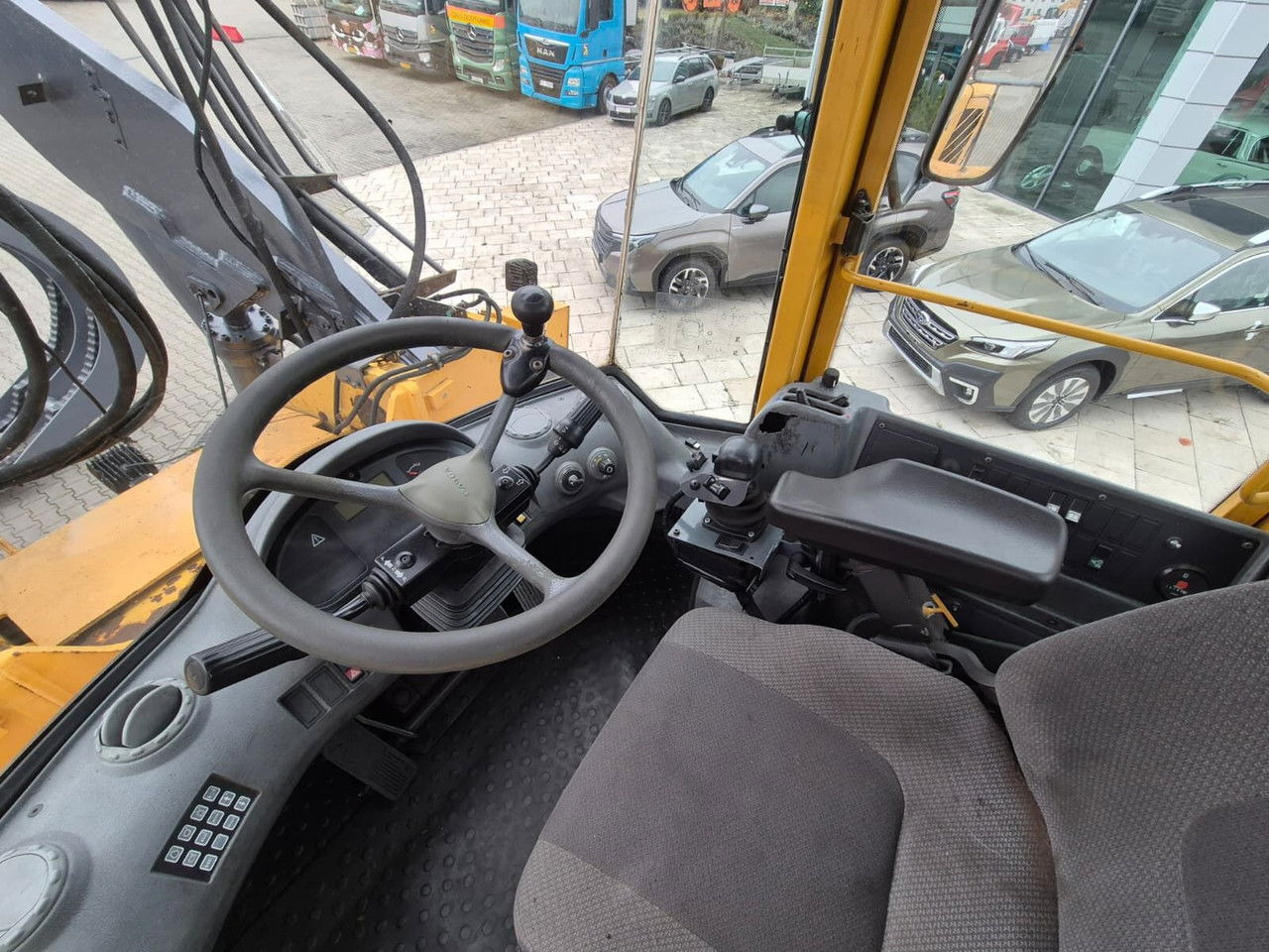 Kolesový nakladač Volvo L180 E: obrázok 27