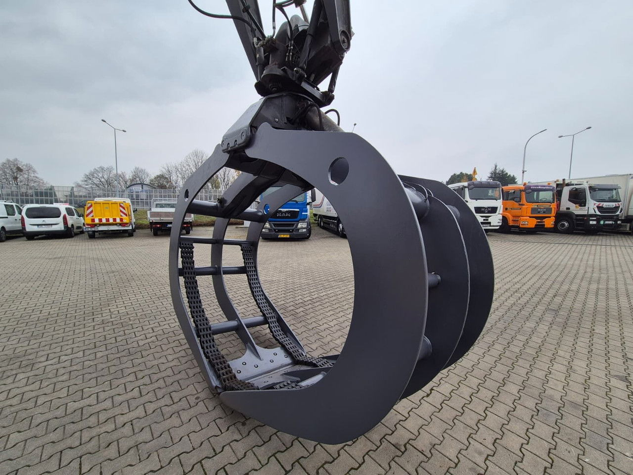 Kolesový nakladač Volvo L180 E: obrázok 19