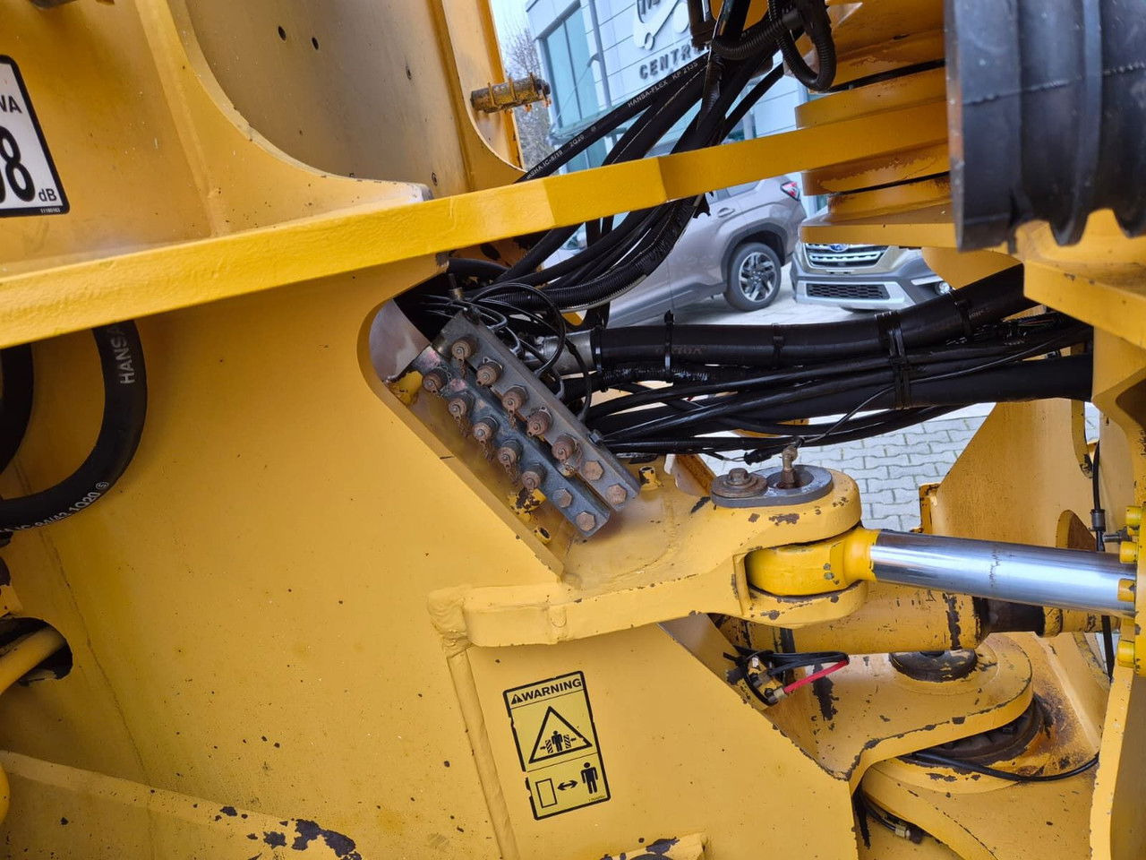 Kolesový nakladač Volvo L180 E: obrázok 24