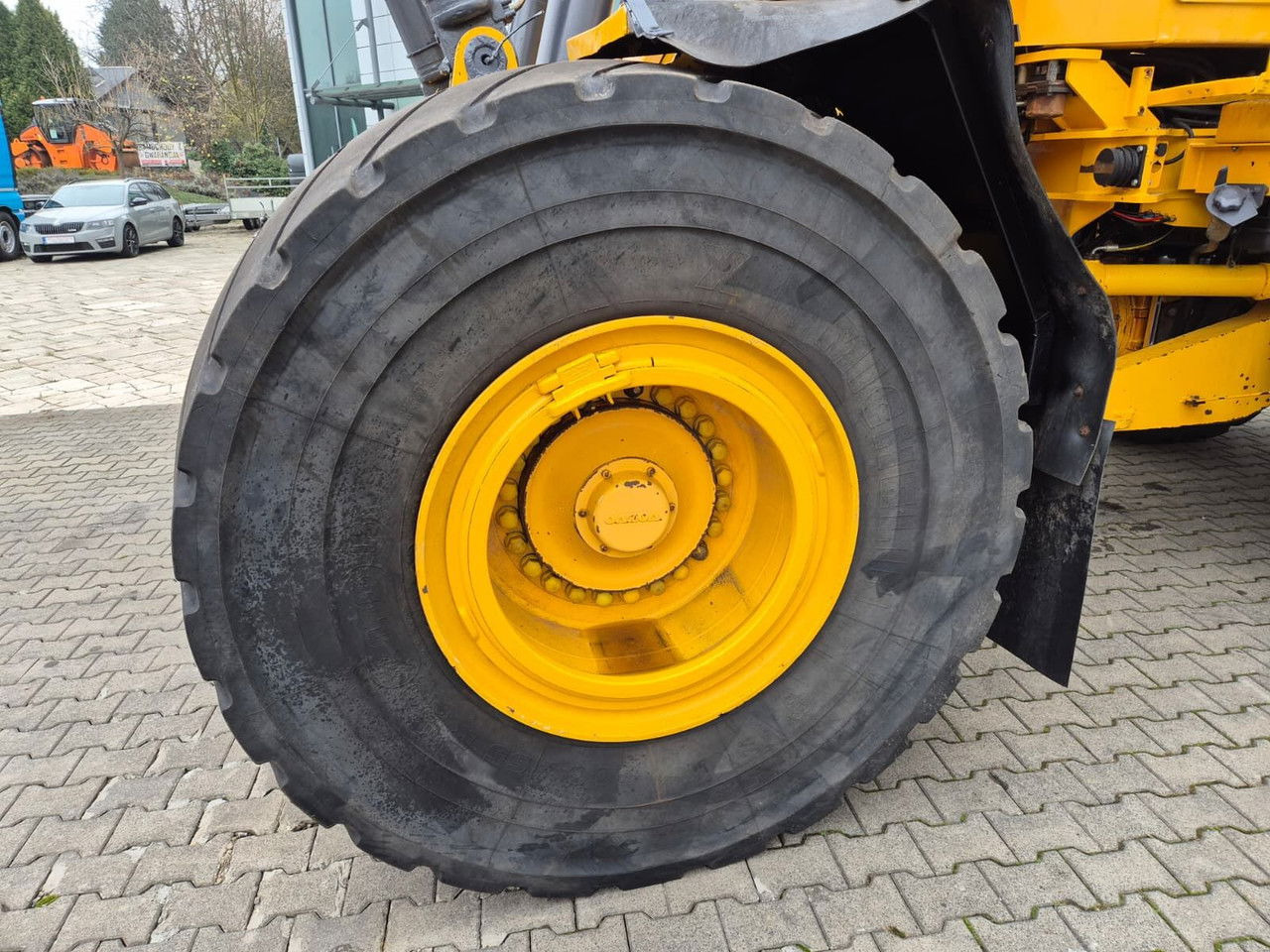 Kolesový nakladač Volvo L180 E: obrázok 14