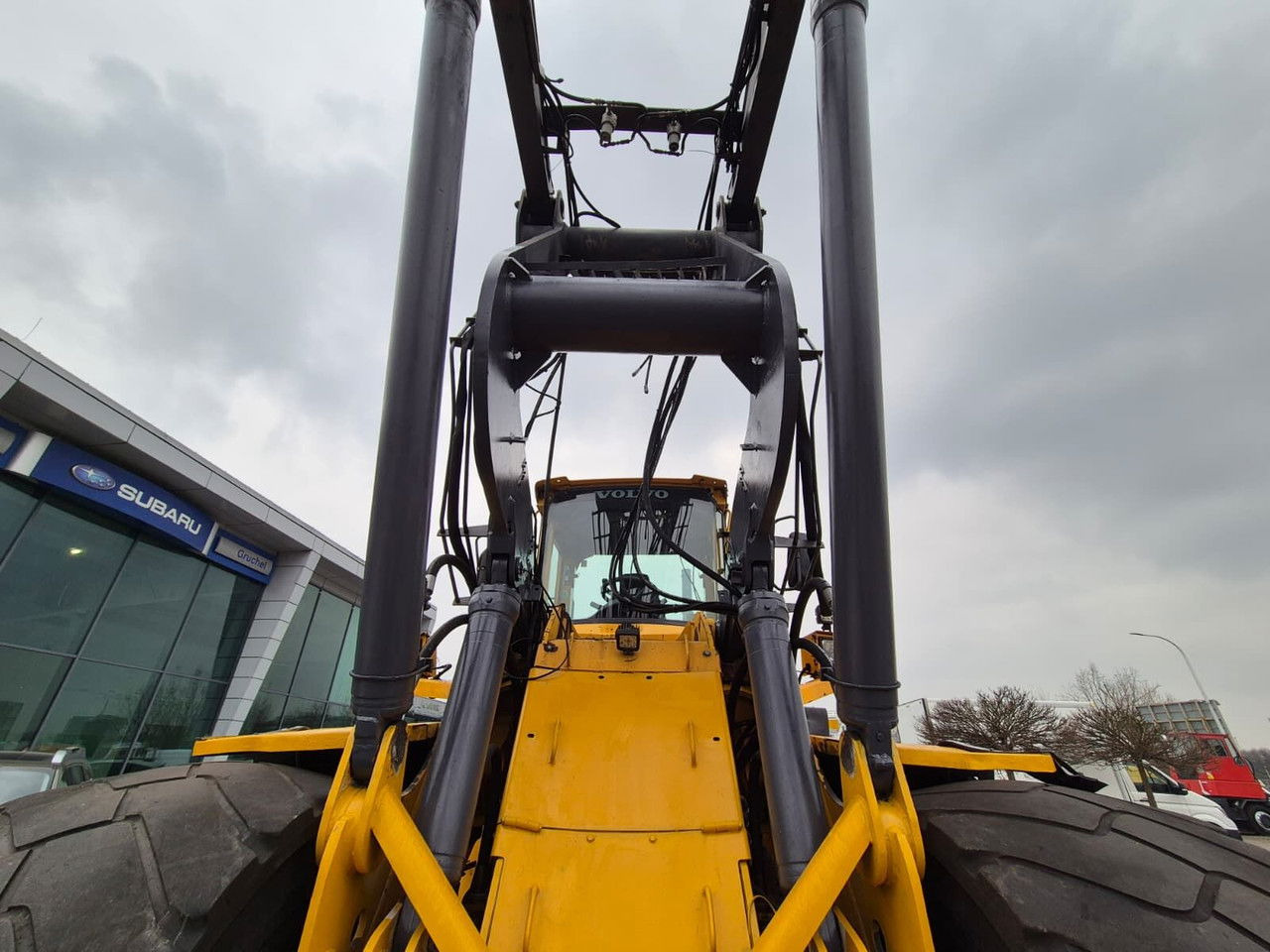 Kolesový nakladač Volvo L180 E: obrázok 23