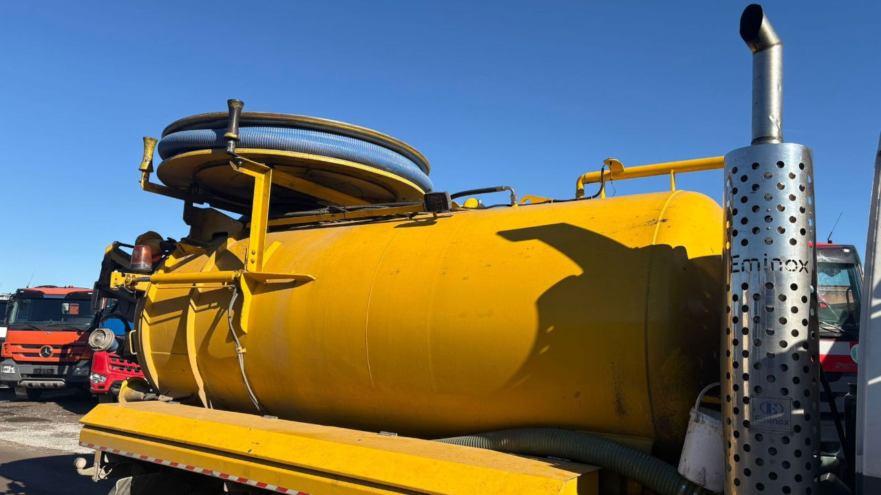 DAF AE55 4x2 vacuum + pressure truck - 8000 liters - Fekálne vozidlo: obrázok 4 DAF AE55 4x2 vacuum + pressure truck - 8000 liters - Fekálne vozidlo: obrázok 4