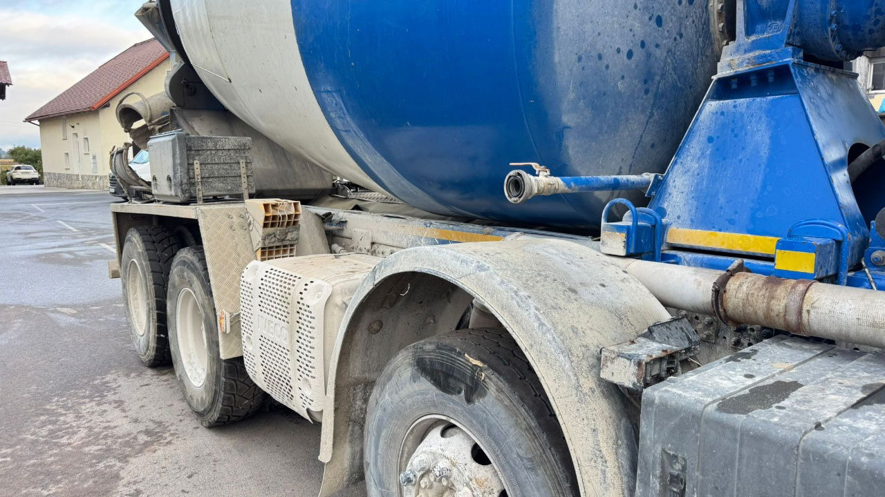 Iveco Trakker AD340TB45 8x4 mixer 10m3 - Domiešavač: obrázok 4 Iveco Trakker AD340TB45 8x4 mixer 10m3 - Domiešavač: obrázok 4