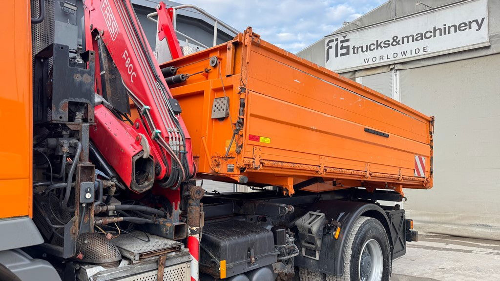 Mercedes-Benz Actros 1832 AK tipper 4x4 - crane Fassi 9.2M - remote control - Sklápač: obrázok 3 Mercedes-Benz Actros 1832 AK tipper 4x4 - crane Fassi 9.2M - remote control - Sklápač: obrázok 3