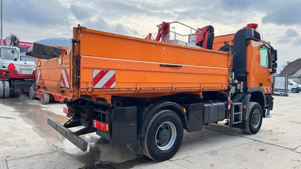 Mercedes-Benz Actros 1832 AK tipper 4x4 - crane Fassi 9.2M - remote control - Sklápač: obrázok 5 Mercedes-Benz Actros 1832 AK tipper 4x4 - crane Fassi 9.2M - remote control - Sklápač: obrázok 5