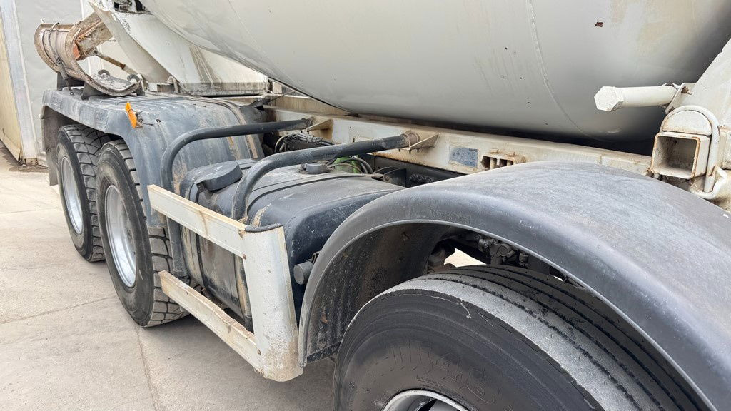 Mercedes-Benz Actros 3236 8x4 beton mixer 9m3 - Domiešavač: obrázok 4 Mercedes-Benz Actros 3236 8x4 beton mixer 9m3 - Domiešavač: obrázok 4