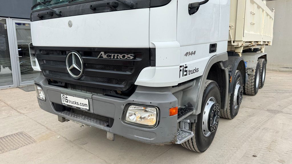 Mercedes-Benz Actros 4144 K 8x4 3 sided tipper - 1st owner - Sklápač: obrázok 2 Mercedes-Benz Actros 4144 K 8x4 3 sided tipper - 1st owner - Sklápač: obrázok 2