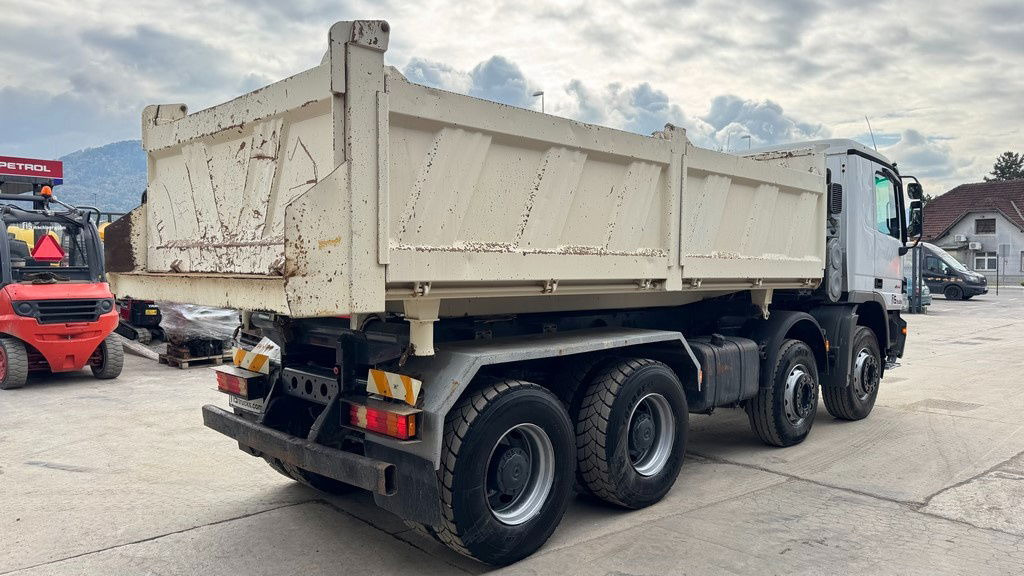 Mercedes-Benz Actros 4144 K 8x4 3 sided tipper - 1st owner - Sklápač: obrázok 4 Mercedes-Benz Actros 4144 K 8x4 3 sided tipper - 1st owner - Sklápač: obrázok 4