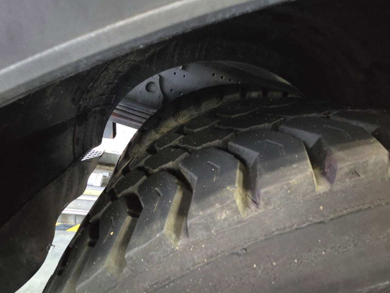 Mercedes-Benz Axor 1829 K 4x2 meiller tipper - crane PK8501 remote - Sklápač: obrázok 5 Mercedes-Benz Axor 1829 K 4x2 meiller tipper - crane PK8501 remote - Sklápač: obrázok 5