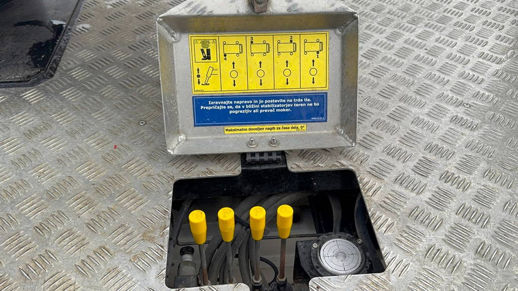 Automobilová plošina Mercedes-Benz Sprinter S 516 CDI - paflinger platform 24m - AC: obrázok 19 Automobilová plošina Mercedes-Benz Sprinter S 516 CDI - paflinger platform 24m - AC: obrázok 19