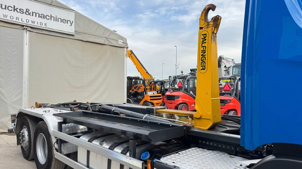 Scania P 360 6x2 palfinger abroll tipper - steering axle - Kontejnérový podvozek/ Výměnná nástavba: obrázok 4 Scania P 360 6x2 palfinger abroll tipper - steering axle - Kontejnérový podvozek/ Výměnná nástavba: obrázok 4