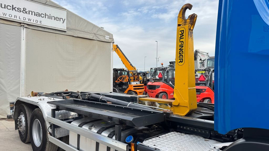 Scania P 360 6x2 palfinger abroll tipper - steering axle - Kontejnérový podvozek/ Výměnná nástavba: obrázok 4 Scania P 360 6x2 palfinger abroll tipper - steering axle - Kontejnérový podvozek/ Výměnná nástavba: obrázok 4