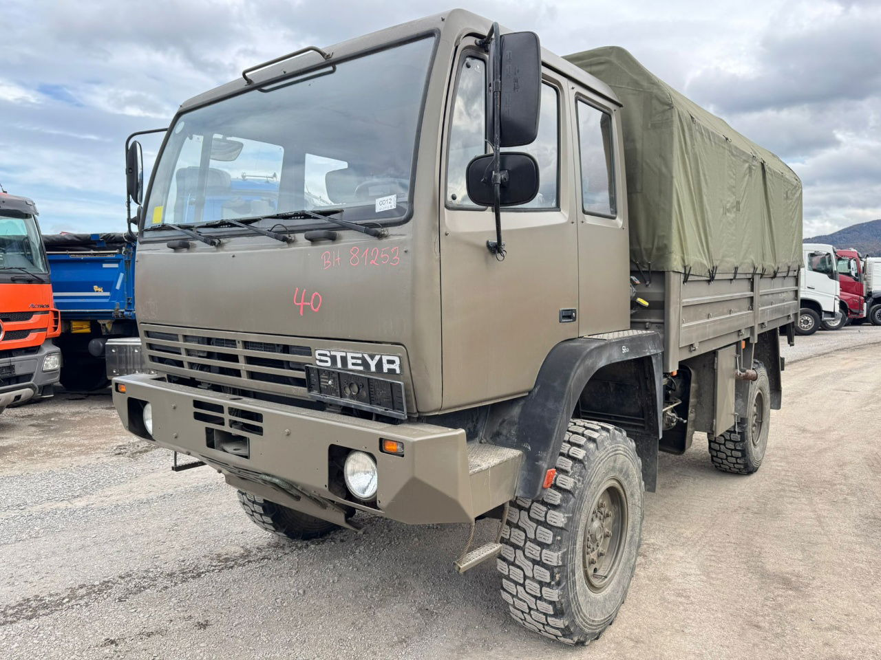 Steyr 12M18 4X4 stake body - truck - Plachtové nákladné vozidlo: obrázok 1 Steyr 12M18 4X4 stake body - truck - Plachtové nákladné vozidlo: obrázok 1