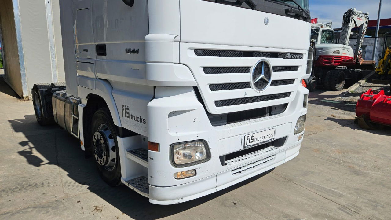 Mercedes-Benz Actros 1844 LS 4x2 tractor unit - Ťahač: obrázok 4 Mercedes-Benz Actros 1844 LS 4x2 tractor unit - Ťahač: obrázok 4