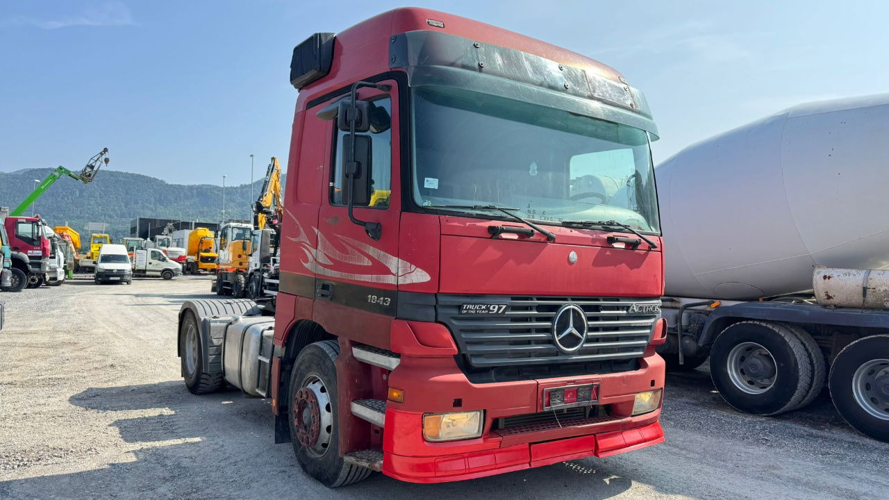 Mercedes-Benz Actros 1853 LS 4x2 tractor unit - air condition - Ťahač: obrázok 3 Mercedes-Benz Actros 1853 LS 4x2 tractor unit - air condition - Ťahač: obrázok 3