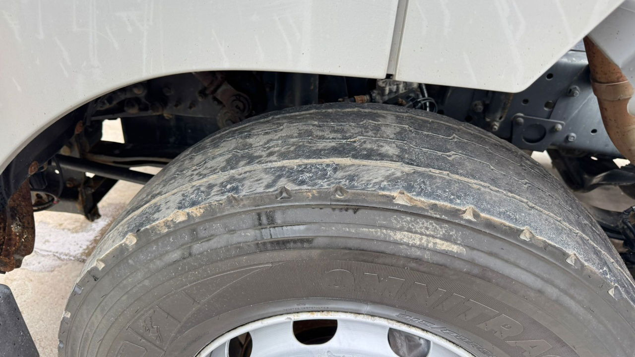 Mercedes-Benz Axor 1836 4x2 tipper hydraulics - Ťahač: obrázok 5 Mercedes-Benz Axor 1836 4x2 tipper hydraulics - Ťahač: obrázok 5