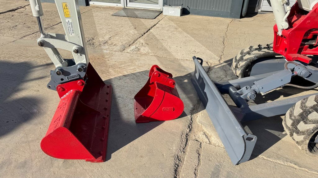 Takeuchi TB230 - 2019 Year - 2435 Hours - 2X Buckets - NEW Tracks - Mini rýpadlo: obrázok 2 Takeuchi TB230 - 2019 Year - 2435 Hours - 2X Buckets - NEW Tracks - Mini rýpadlo: obrázok 2