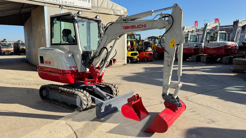 Takeuchi TB230 - 2019 Year - 2435 Hours - 2X Buckets - NEW Tracks - Mini rýpadlo: obrázok 5 Takeuchi TB230 - 2019 Year - 2435 Hours - 2X Buckets - NEW Tracks - Mini rýpadlo: obrázok 5