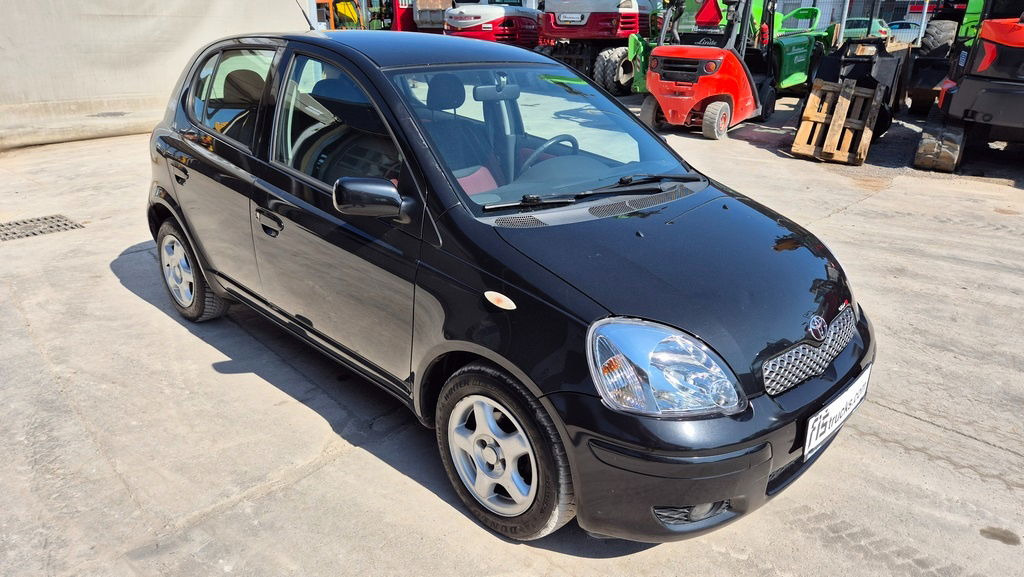 Toyota Yaris 1.3 - Petrol - 5 Doors - AC - Hatchback: obrázok 3 Toyota Yaris 1.3 - Petrol - 5 Doors - AC - Hatchback: obrázok 3