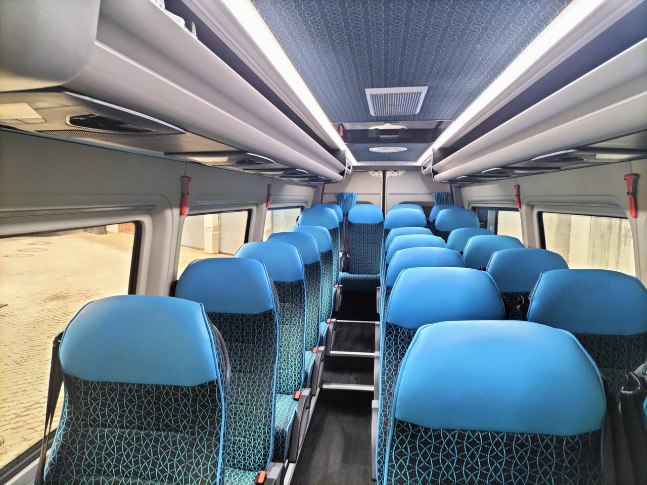 Mercedes Benz Sprinter 519cdi / Reisebus / ATOS 22+1+1 / Automatik / Telma / TV / Kühlschrank / USB - Minibus, Mikrobus: obrázok 5 Mercedes Benz Sprinter 519cdi / Reisebus / ATOS 22+1+1 / Automatik / Telma / TV / Kühlschrank / USB - Minibus, Mikrobus: obrázok 5