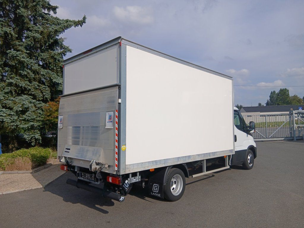 Iveco 35C16 Daily 3,0l - Dodávka skriňová nadstavba: obrázok 4 Iveco 35C16 Daily 3,0l - Dodávka skriňová nadstavba: obrázok 4