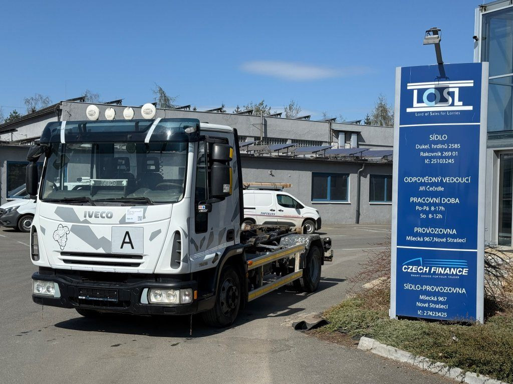 Iveco 75E18 EURO 4 - Hákový nosič kontajnerov: obrázok 1 Iveco 75E18 EURO 4 - Hákový nosič kontajnerov: obrázok 1
