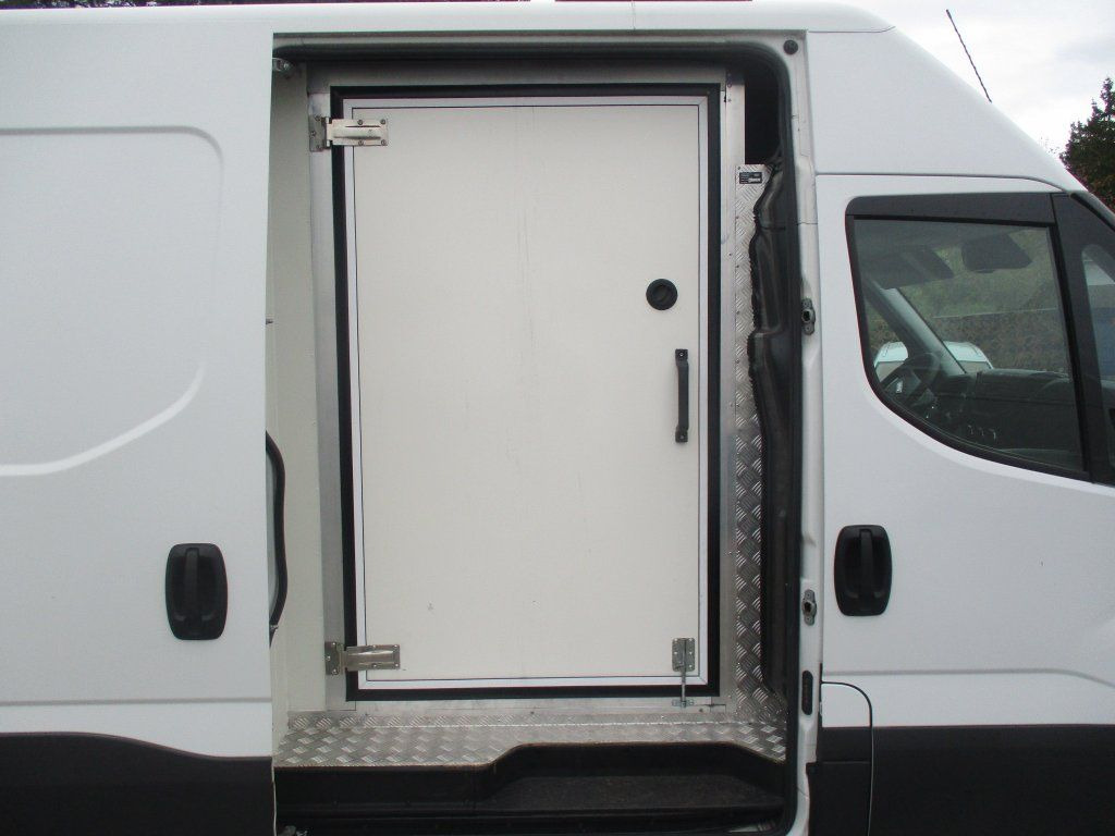 Iveco Daily 35C16 - Chladiarenská dodávka: obrázok 4 Iveco Daily 35C16 - Chladiarenská dodávka: obrázok 4