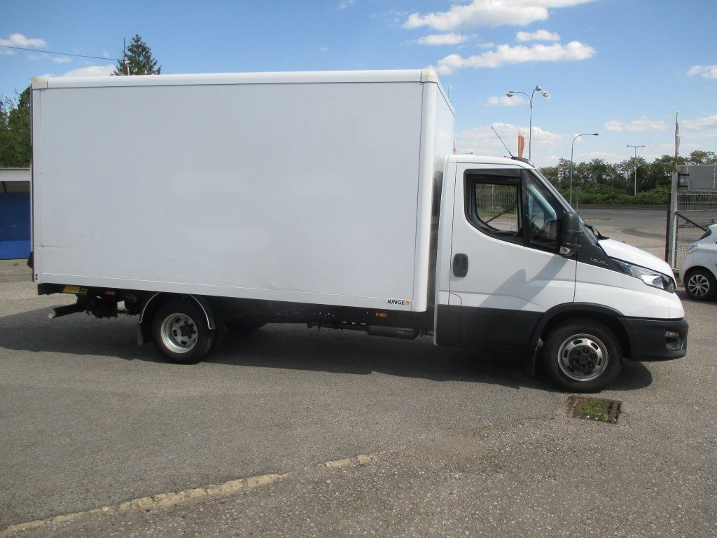 Iveco Daily 35C16 - Dodávka skriňová nadstavba: obrázok 4 Iveco Daily 35C16 - Dodávka skriňová nadstavba: obrázok 4