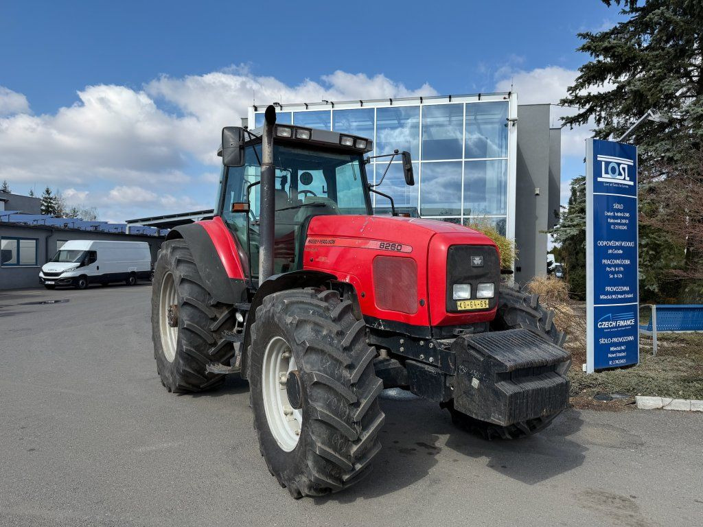 Massey Ferguson MF8260 - Traktor: obrázok 2 Massey Ferguson MF8260 - Traktor: obrázok 2