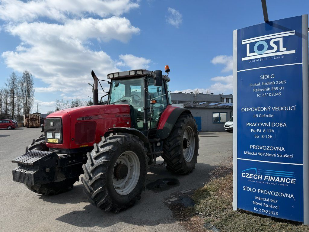 Massey Ferguson MF8260 - Traktor: obrázok 1 Massey Ferguson MF8260 - Traktor: obrázok 1
