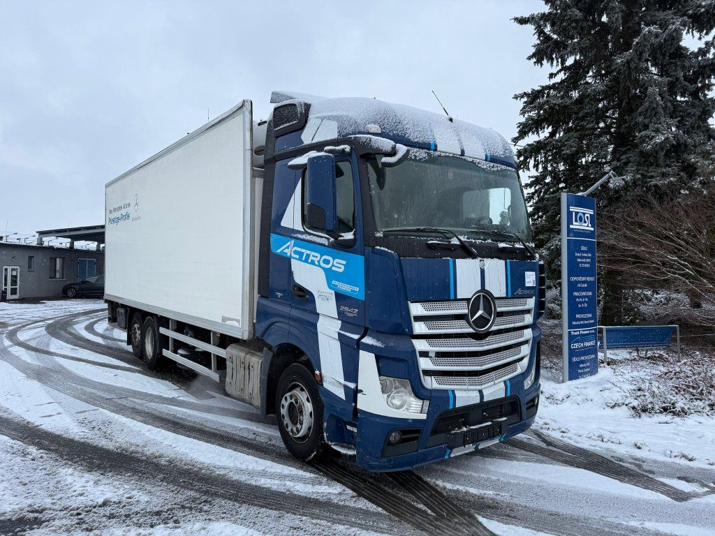Mercedes-Benz 2542 Actros 6x2 EURO 6 - Chladirenské nákladné vozidlo: obrázok 2 Mercedes-Benz 2542 Actros 6x2 EURO 6 - Chladirenské nákladné vozidlo: obrázok 2