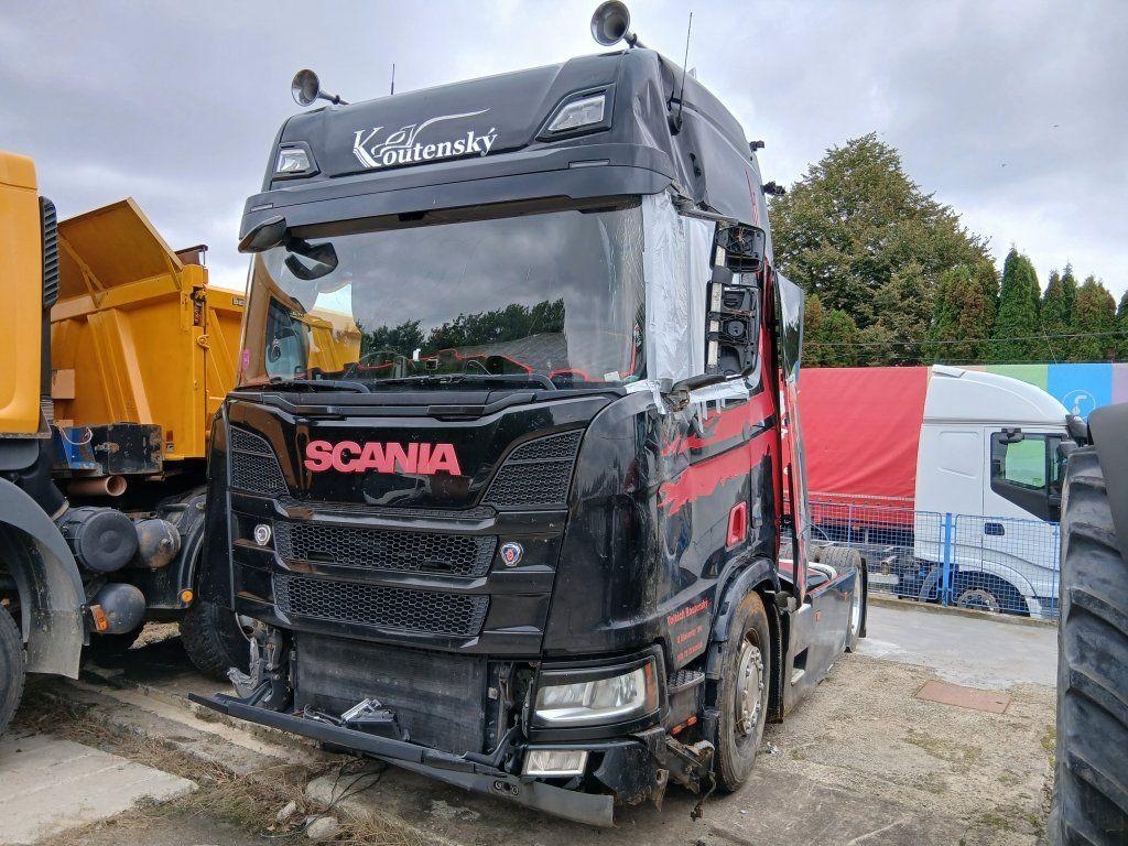 Scania R450 MEGA/lowdeck Unfall / damage - Ťahač: obrázok 1 Scania R450 MEGA/lowdeck Unfall / damage - Ťahač: obrázok 1