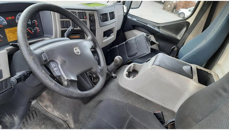 Volvo FL 240 - Plachtové nákladné vozidlo: obrázok 5 Volvo FL 240 - Plachtové nákladné vozidlo: obrázok 5