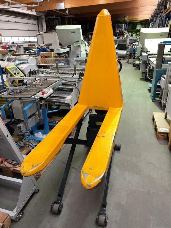 5 (five) scissor pallet truck with electric drive and quick lift pump Jungheinrich model TMX-E 10 - Paletový vozík: obrázok 3 5 (five) scissor pallet truck with electric drive and quick lift pump Jungheinrich model TMX-E 10 - Paletový vozík: obrázok 3