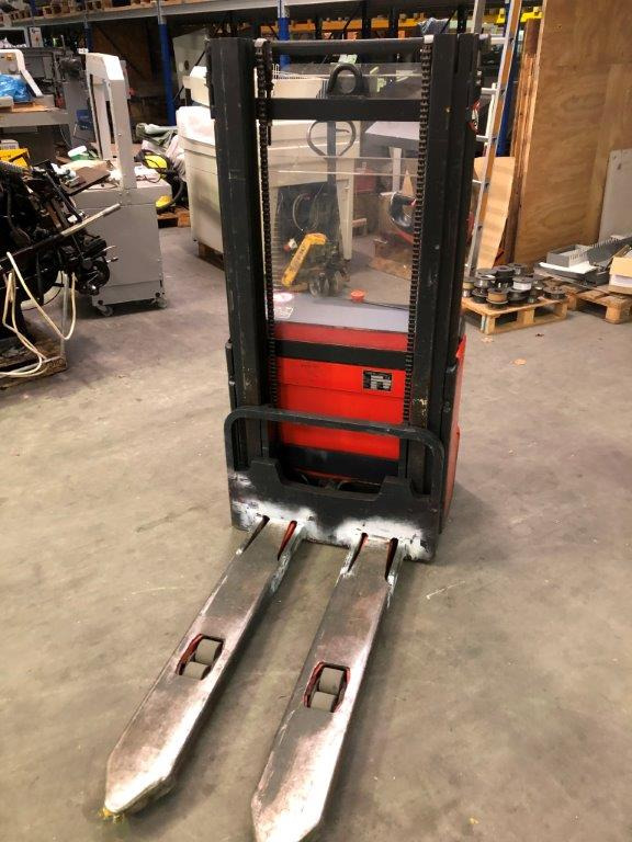 Ant Linde L 10 - high lift truck - stacker - electric pallet truck - pedestrian stacker - Stohovač: obrázok 2 Ant Linde L 10 - high lift truck - stacker - electric pallet truck - pedestrian stacker - Stohovač: obrázok 2