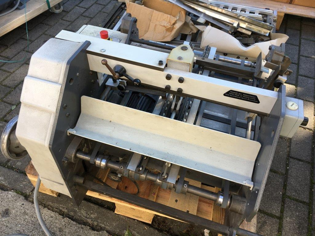 Heidelberg steel KBi 1-36 hook-in cross-fold unit - Skladací stroj: obrázok 4 Heidelberg steel KBi 1-36 hook-in cross-fold unit - Skladací stroj: obrázok 4