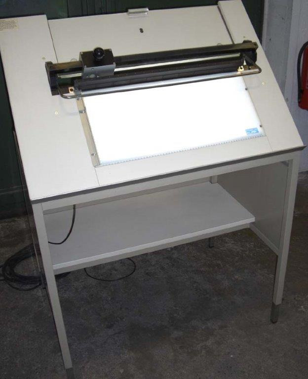 Mega steel cutter 699-2 on light table with waste box - Rezačka na papier: obrázok 1 Mega steel cutter 699-2 on light table with waste box - Rezačka na papier: obrázok 1