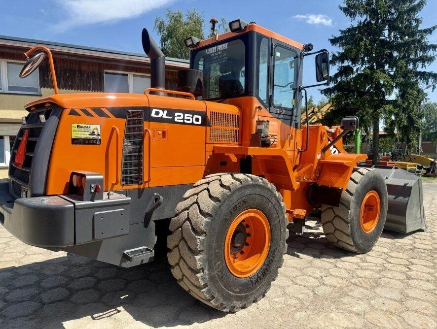 Doosan DL250 - Kolesový nakladač: obrázok 4 Doosan DL250 - Kolesový nakladač: obrázok 4