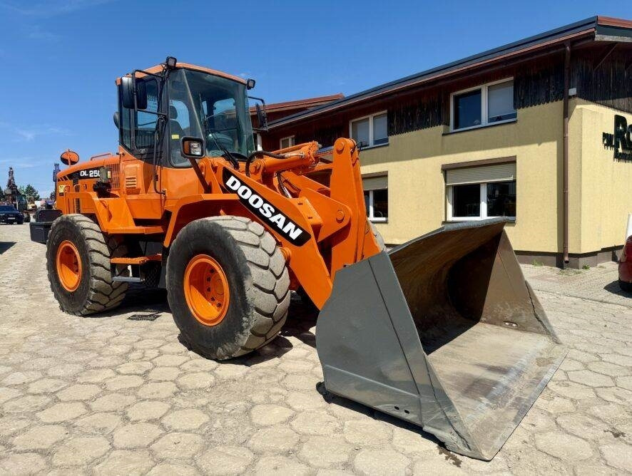 Doosan DL250 - Kolesový nakladač: obrázok 2 Doosan DL250 - Kolesový nakladač: obrázok 2