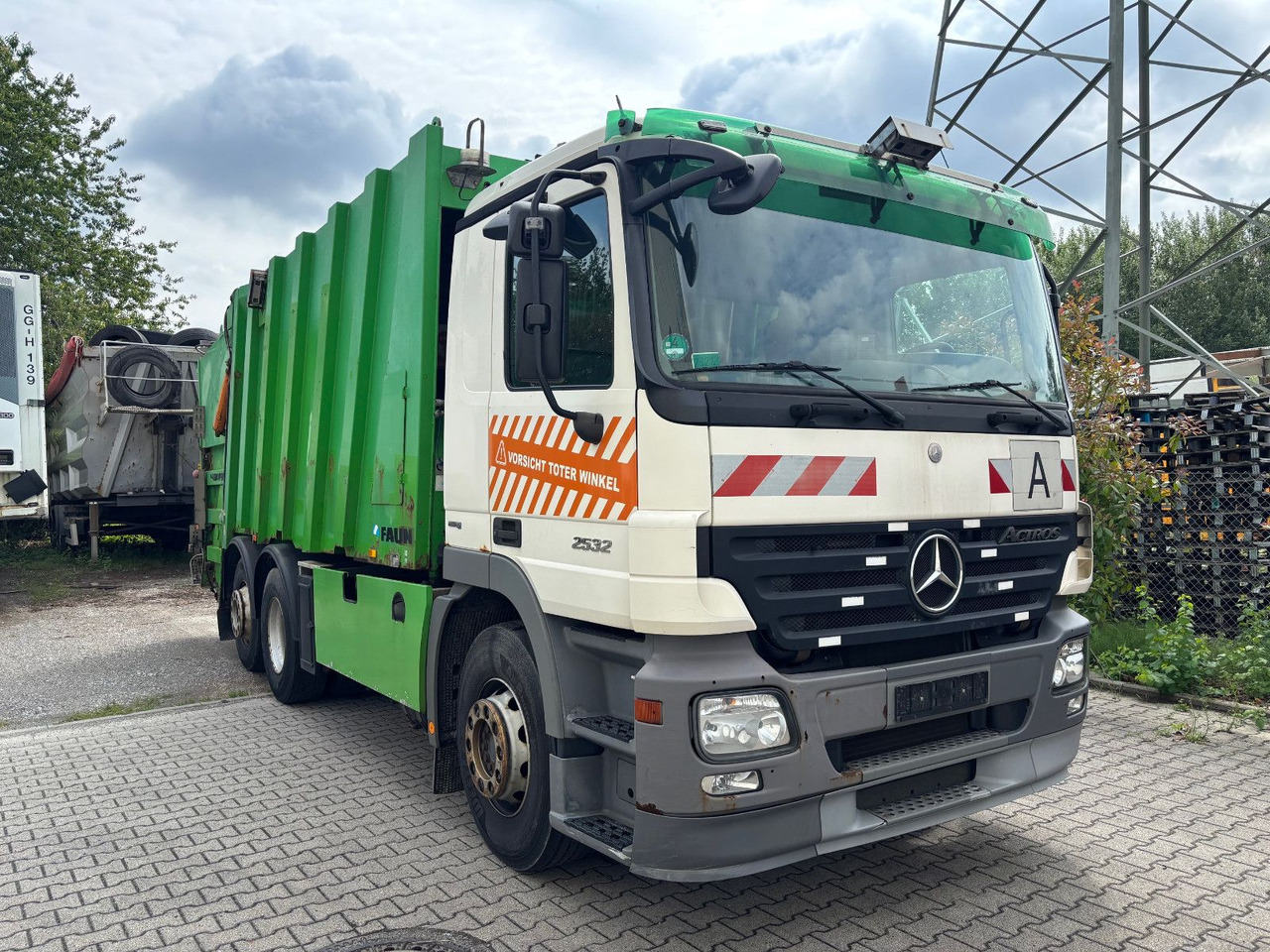Mercedes-Benz 2532L EU5/Zöller Schüttung/VarioPress/Blatt-Luft - Auto na odvoz odpadu: obrázok 1 Mercedes-Benz 2532L EU5/Zöller Schüttung/VarioPress/Blatt-Luft - Auto na odvoz odpadu: obrázok 1