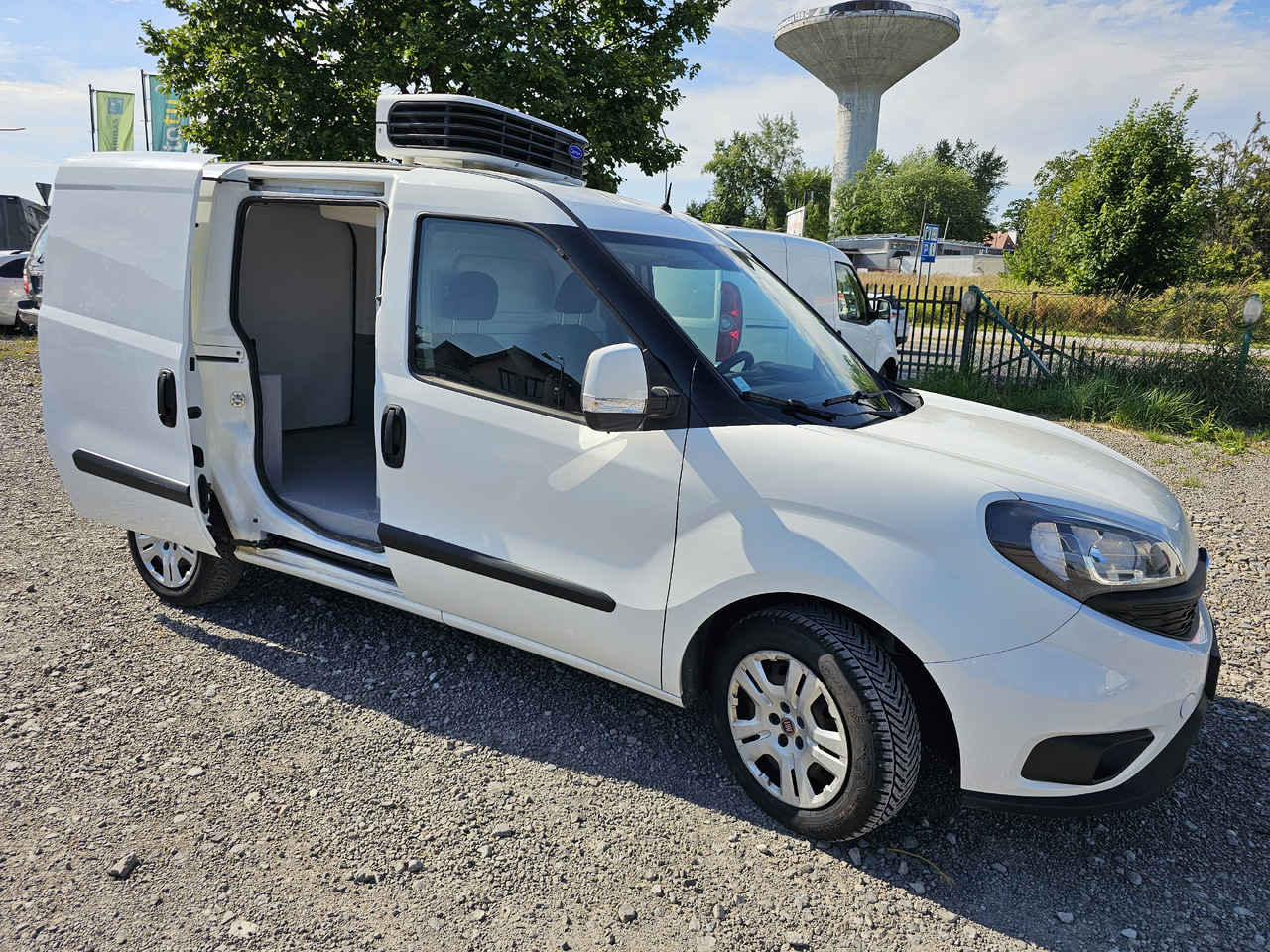 FIAT DOBLO CHLODNIA MROZNIA CARRIER KLIMA EURO6 - Chladiarenská dodávka: obrázok 2 FIAT DOBLO CHLODNIA MROZNIA CARRIER KLIMA EURO6 - Chladiarenská dodávka: obrázok 2