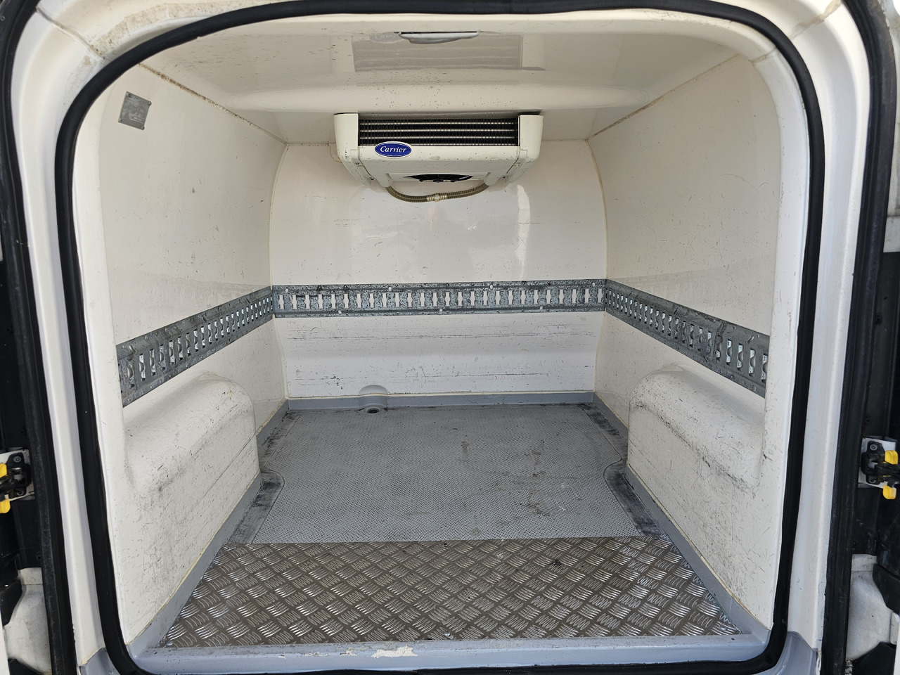 Fiat Doblo chlodnia mroznia carrier +230v - 18 C euro5 - Chladiarenská dodávka: obrázok 4 Fiat Doblo chlodnia mroznia carrier +230v - 18 C euro5 - Chladiarenská dodávka: obrázok 4