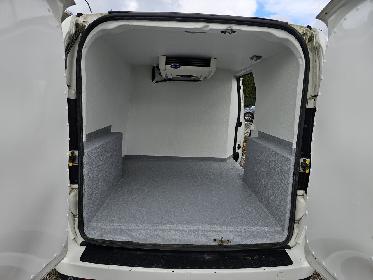 OPEL COMBO MAXI LONG CHLODNIA MROZNIA CARRIER KLIMA EURO6 - Chladiarenská dodávka: obrázok 1 OPEL COMBO MAXI LONG CHLODNIA MROZNIA CARRIER KLIMA EURO6 - Chladiarenská dodávka: obrázok 1