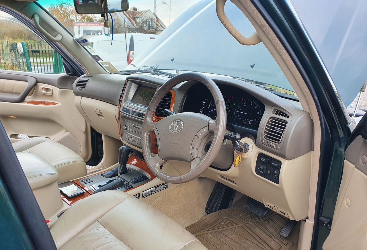 Toyota LAND CRUISER 100 4,2 TD KLIMA 7 OSOB - SUV: obrázok 2 Toyota LAND CRUISER 100 4,2 TD KLIMA 7 OSOB - SUV: obrázok 2