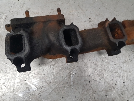 Case 5120, 5220 Exhaust Manifold J901919; 3901919; 76194614 - Výfukový zvod pre Traktor: obrázok 4 Case 5120, 5220 Exhaust Manifold J901919; 3901919; 76194614 - Výfukový zvod pre Traktor: obrázok 4