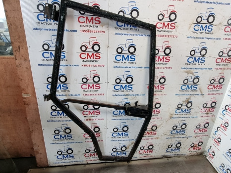 Case 5140, 5120, 5240, 5130cab Door Frame 1546800c2, 1971204c1 - Dvere a diely: obrázok 1 Case 5140, 5120, 5240, 5130cab Door Frame 1546800c2, 1971204c1 - Dvere a diely: obrázok 1