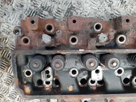 Claas Ares 600, 700, 800 Series 836 Engine Cylinder Head 6005021490 - Hlava valcov pre Traktor: obrázok 4 Claas Ares 600, 700, 800 Series 836 Engine Cylinder Head 6005021490 - Hlava valcov pre Traktor: obrázok 4