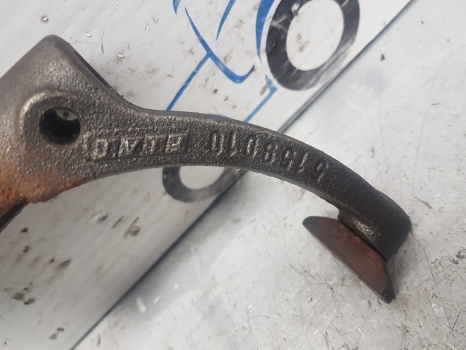 Fiat F Series F115, F120, F130, F140 Clutch Control Fork Assembly 5159010 - Spojka a diely pre Traktor: obrázok 2 Fiat F Series F115, F120, F130, F140 Clutch Control Fork Assembly 5159010 - Spojka a diely pre Traktor: obrázok 2