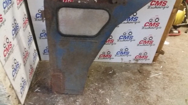 Ford 3120, 4000, 4600, 5600 Cab Door Left 81834250 - Dvere a diely pre Traktor: obrázok 2 Ford 3120, 4000, 4600, 5600 Cab Door Left 81834250 - Dvere a diely pre Traktor: obrázok 2